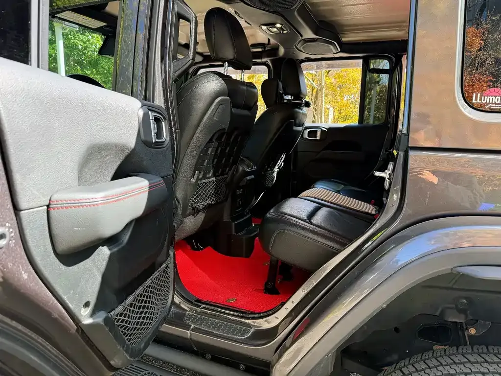 Jeep Wrangler — фото 7