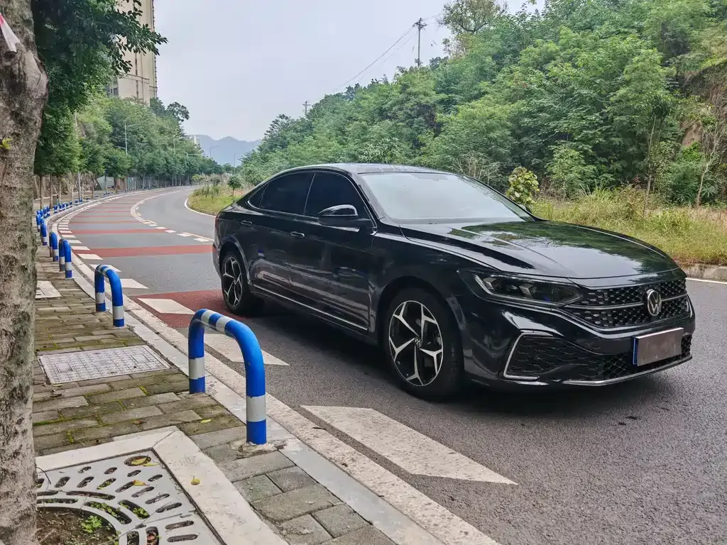 Volkswagen Passat 2023 из CN, фото 1