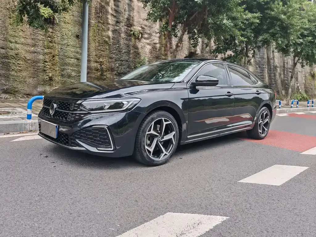 Volkswagen Passat 2023 из CN, фото 3