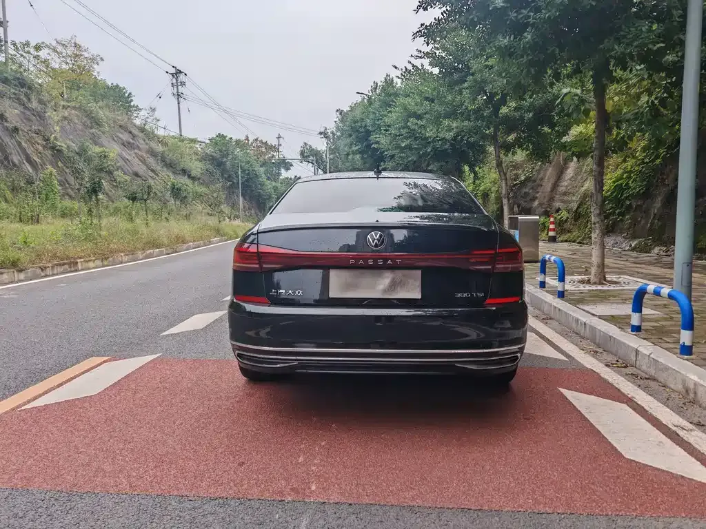 Volkswagen Passat 2023 из CN, фото 8