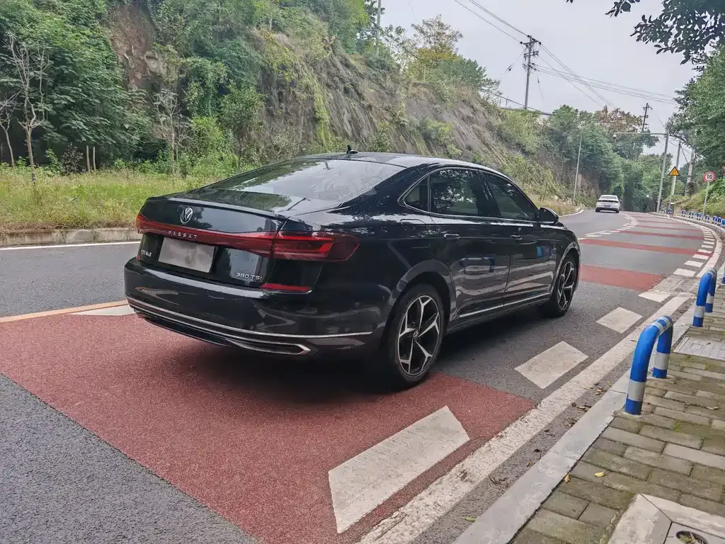 Volkswagen Passat 2023 из CN, фото 9