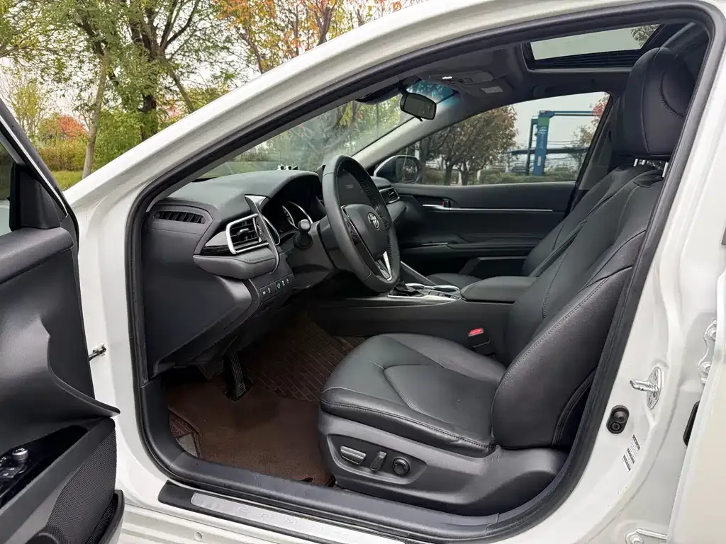 Toyota Camry 2021 из CN, фото 7