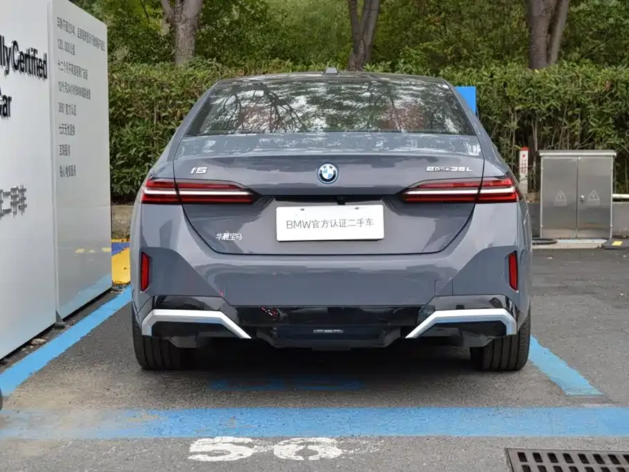 BMW i5 — фото 6