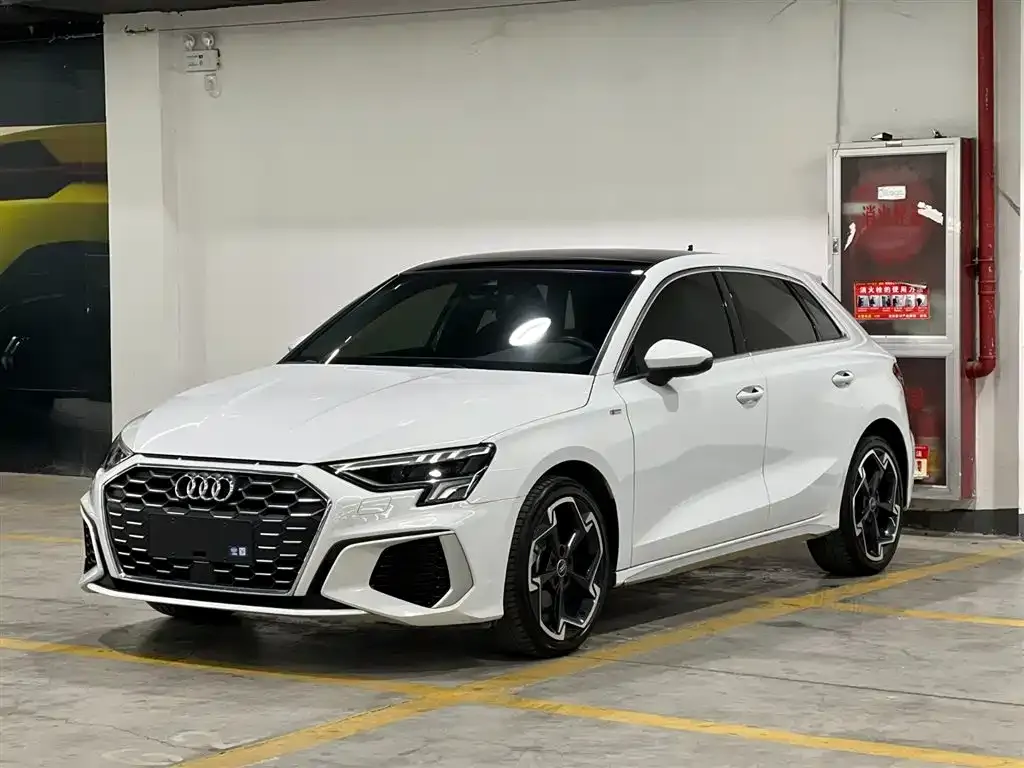 Audi A3 2023 из CN, фото 1