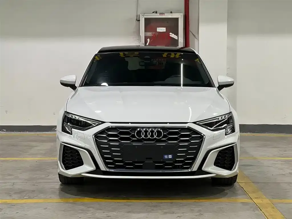 Audi A3 2023 из CN, фото 2