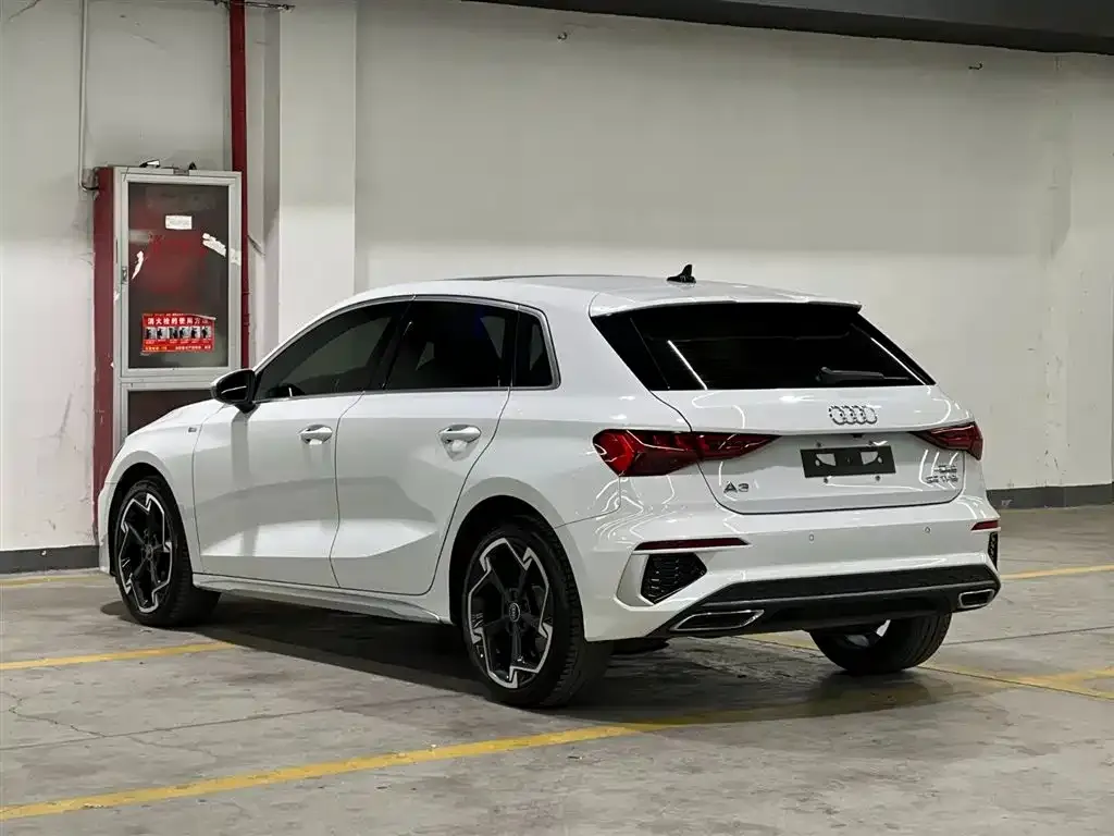 Audi A3 2023 из CN, фото 4
