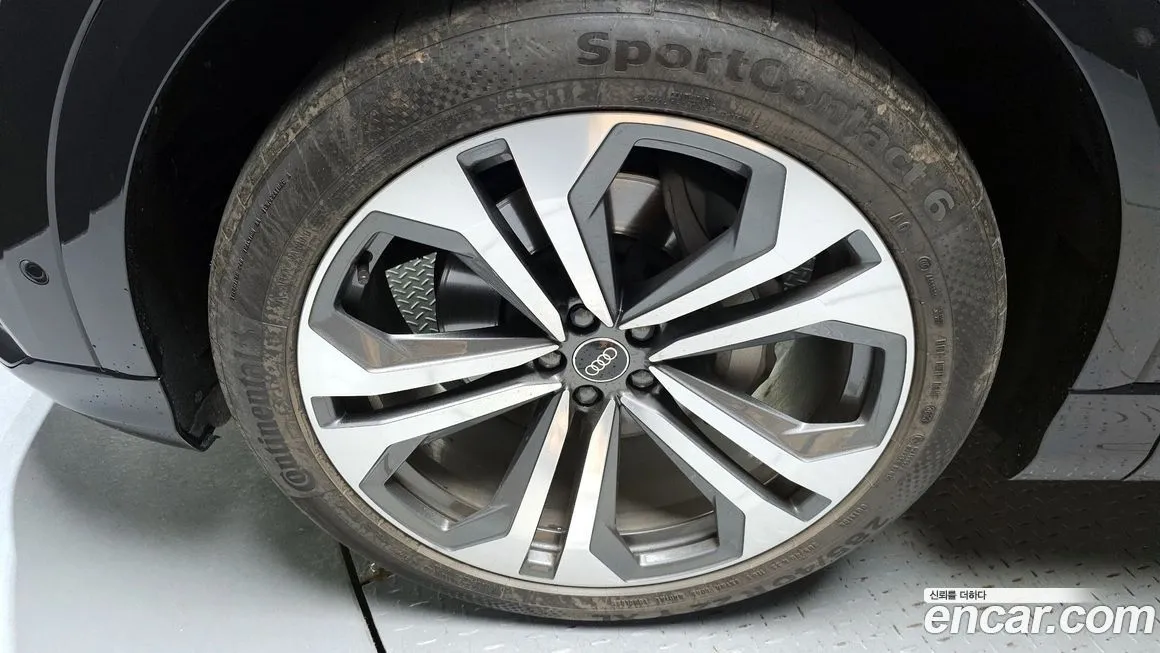 Audi Q8 2023 из KR, фото 5