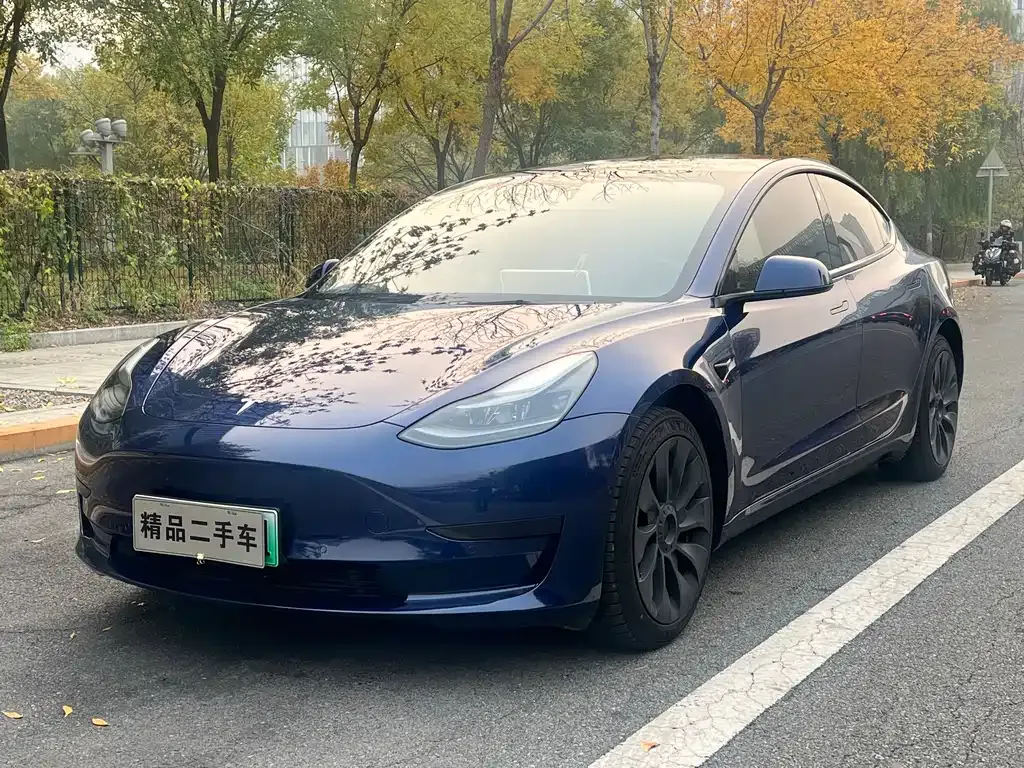 Tesla Model 3 — фото 1