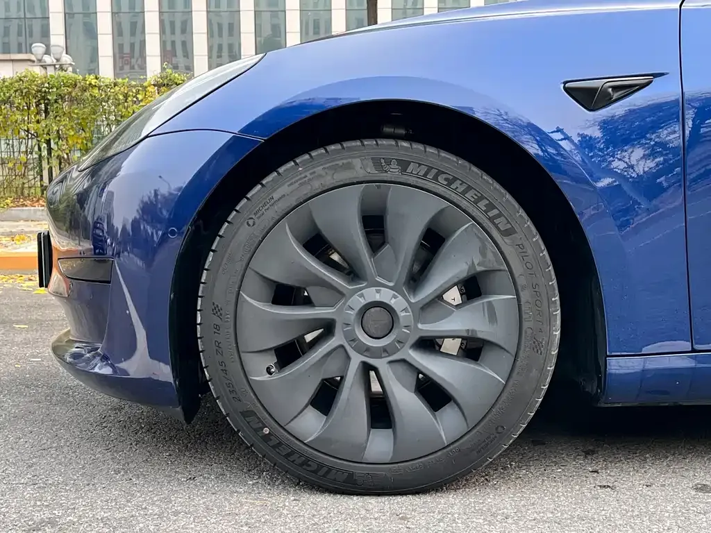 Tesla Model 3 — фото 10