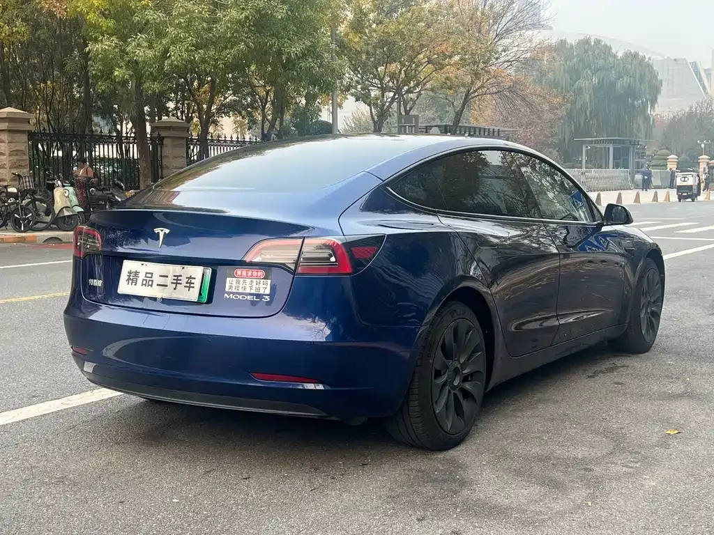Tesla Model 3 — фото 4