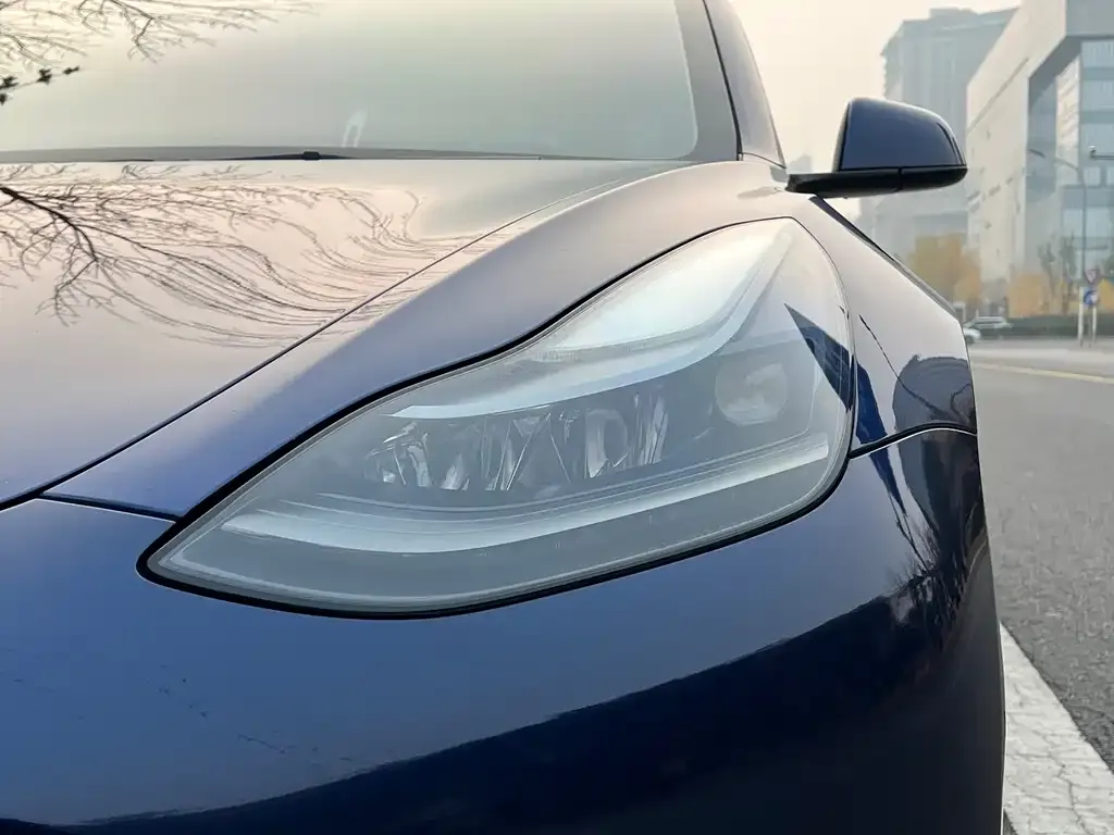 Tesla Model 3 — фото 8