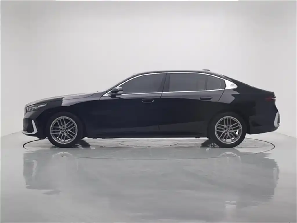 BMW 5 Series 2024 из CN, фото 5