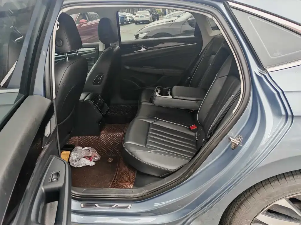 Volkswagen Passat — фото 10