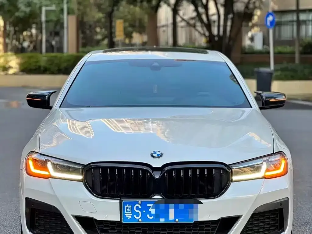 BMW 5 Series — фото 1