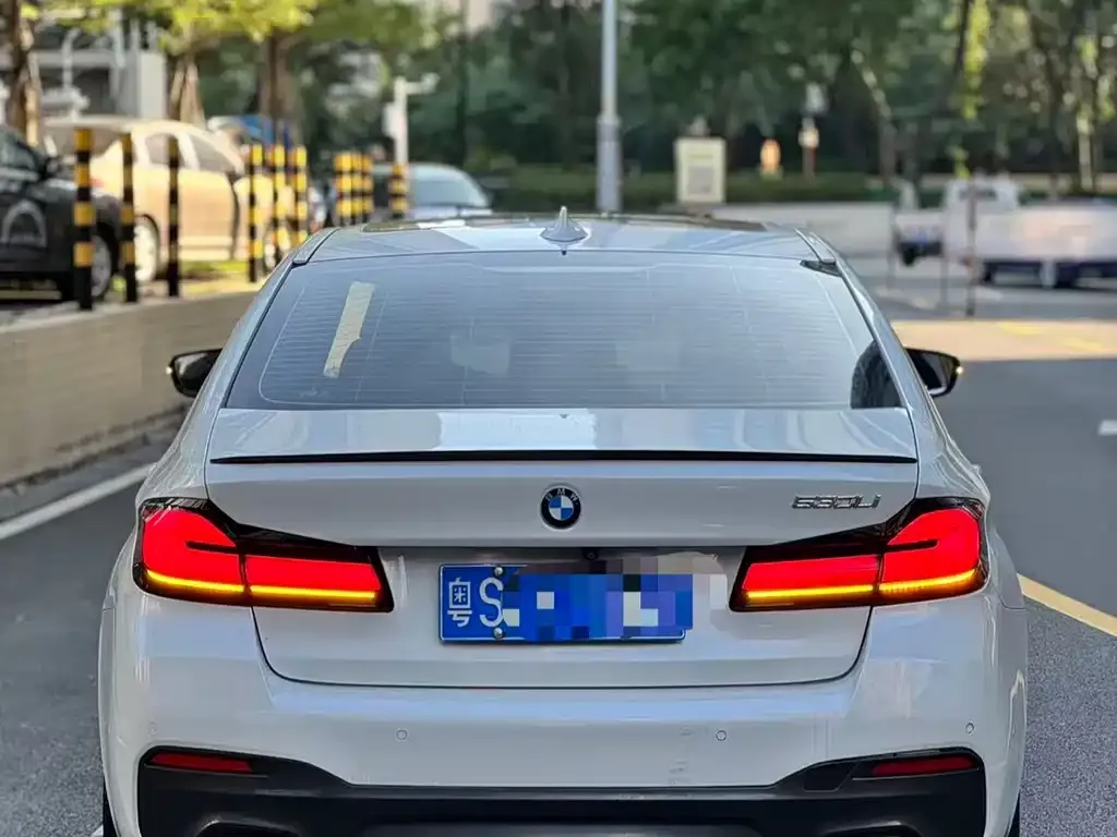 BMW 5 Series — фото 4