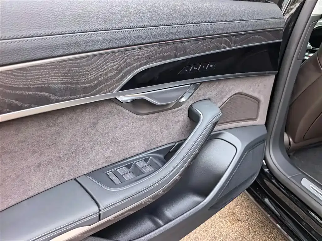 Audi A8 2024 из CN, фото 10