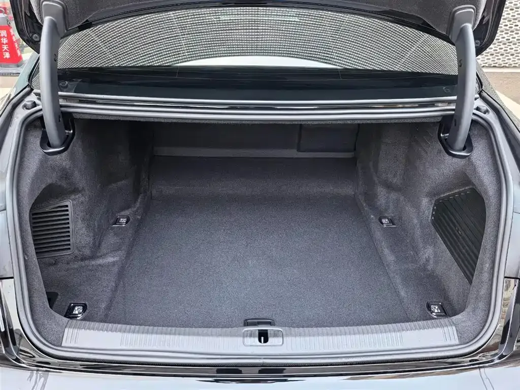 Audi A8 2024 из CN, фото 7