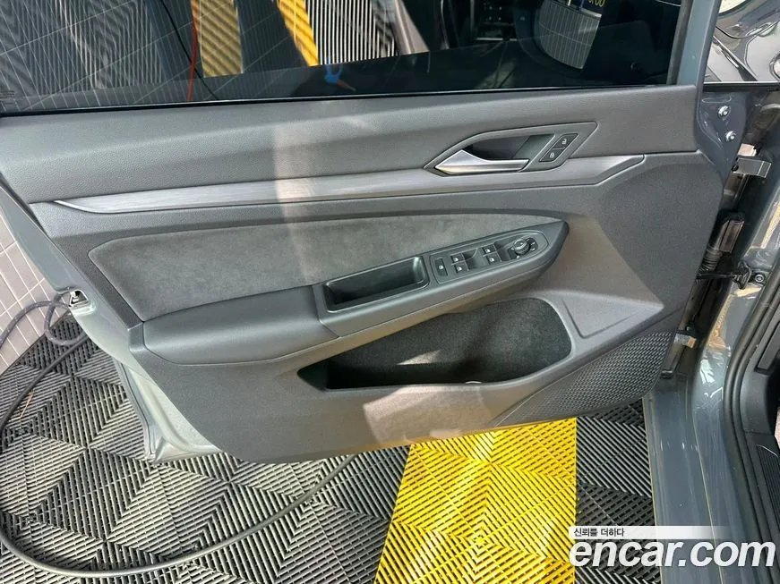 Volkswagen Golf 2023 из KR, фото 9