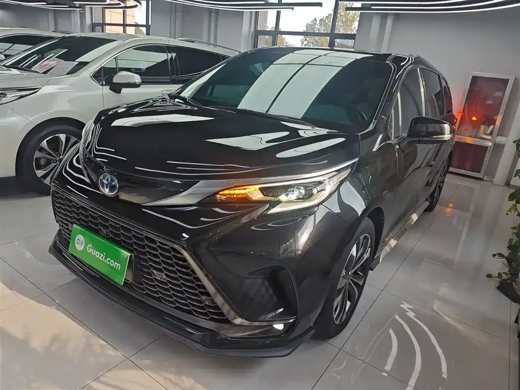 Toyota Granvia 2023 из CN, фото 1