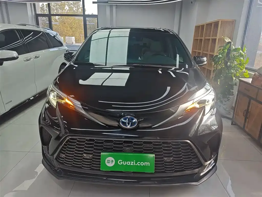 Toyota Granvia 2023 из CN, фото 3