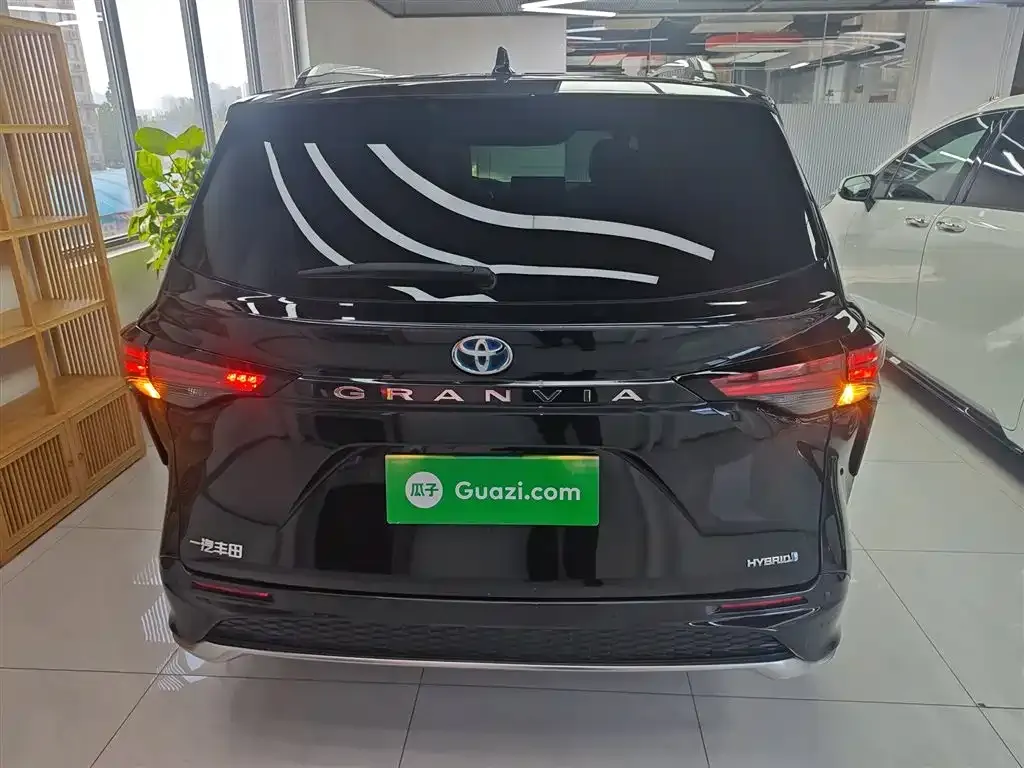 Toyota Granvia 2023 из CN, фото 6