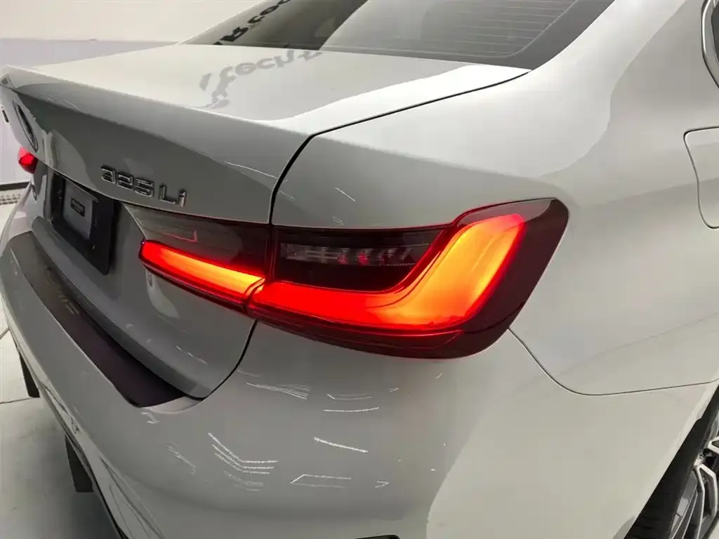 BMW 3 Series 2023 из CN, фото 10