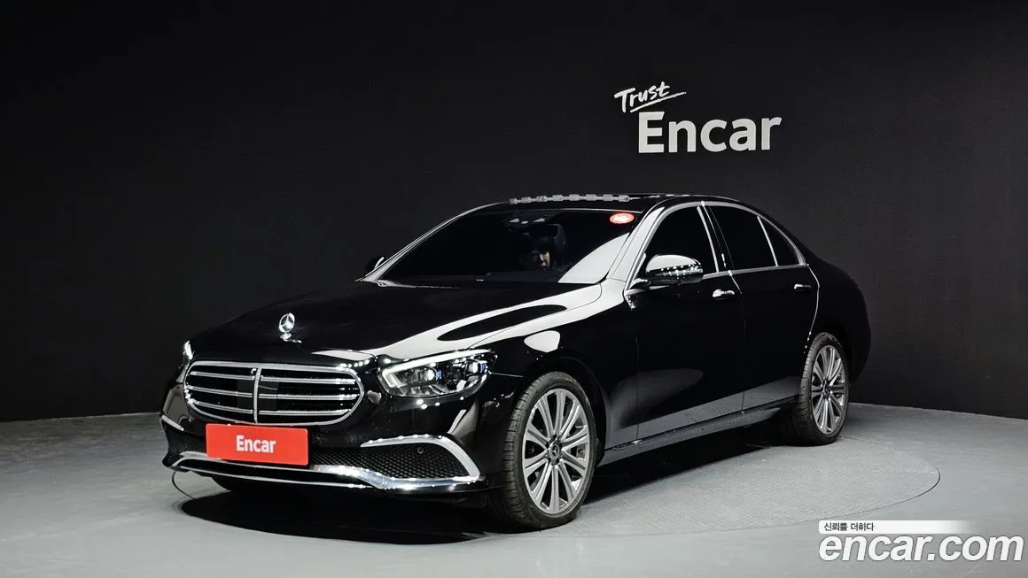 Mercedes-Benz E-Class — фото 1