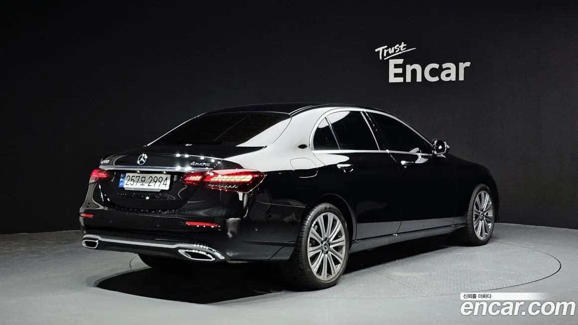 Mercedes-Benz E-Class — фото 2