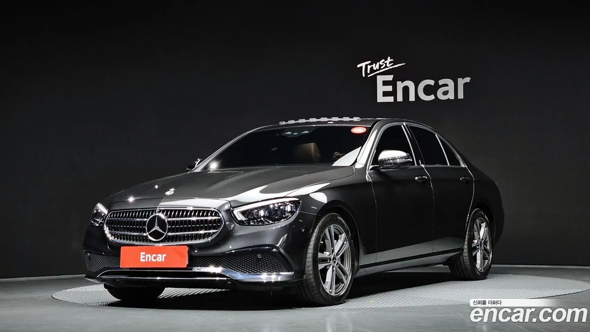 Mercedes-Benz E-Class — фото 1