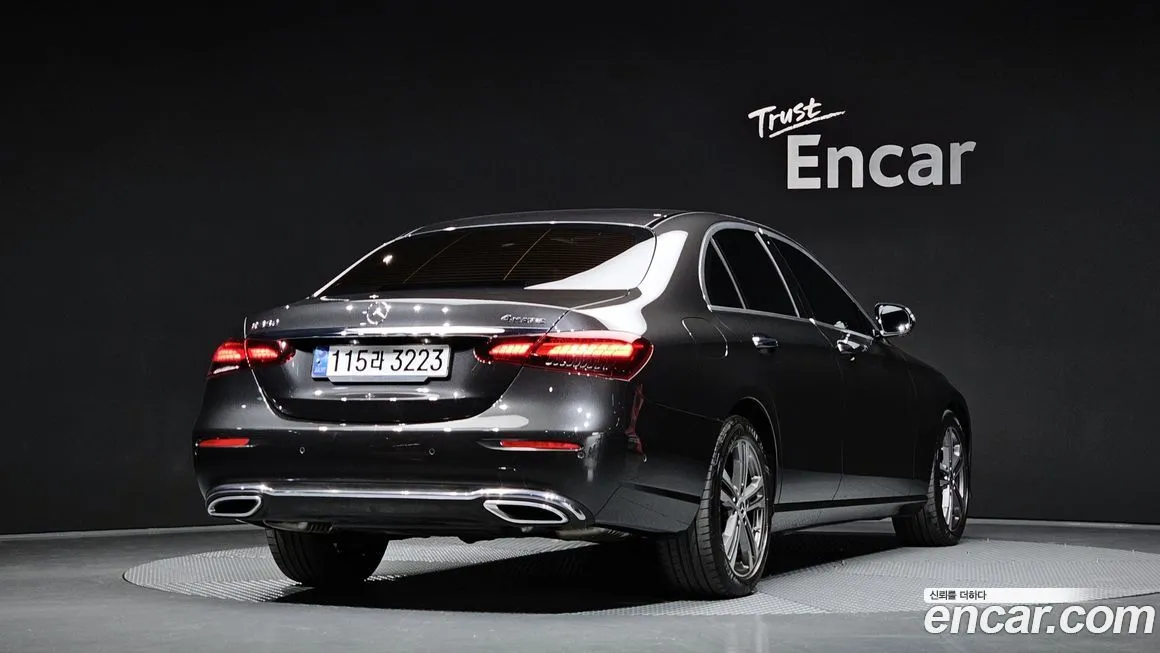 Mercedes-Benz E-Class — фото 2