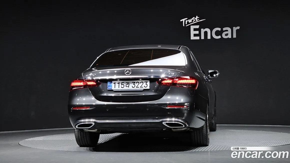 Mercedes-Benz E-Class — фото 4