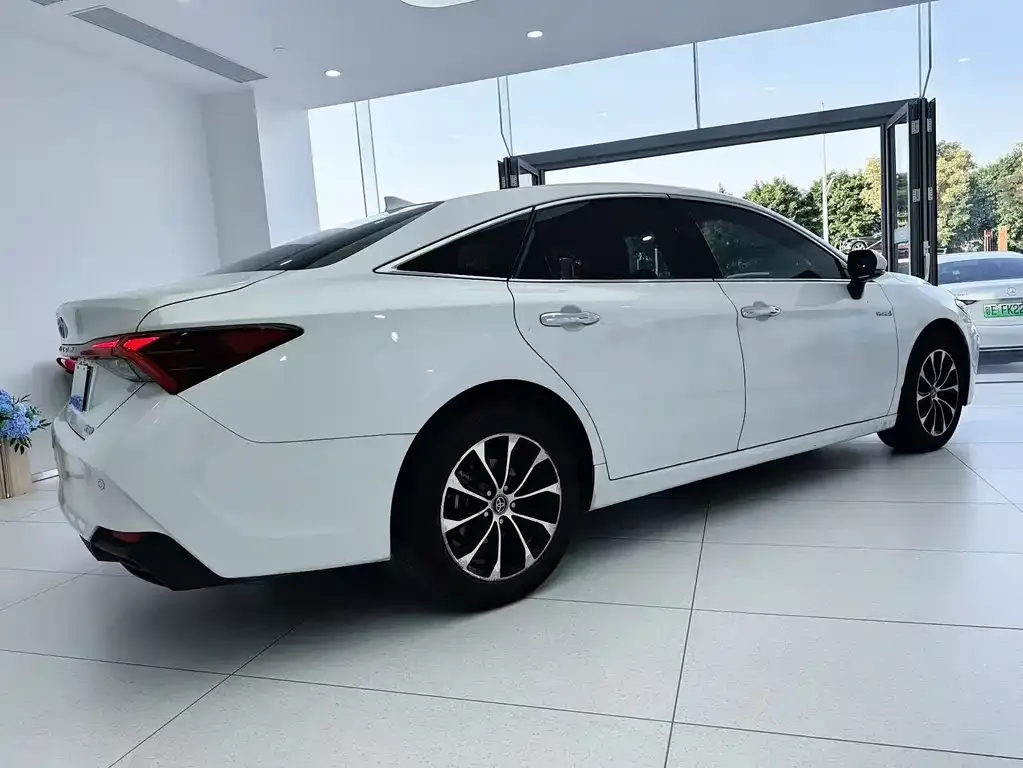 Toyota Avalon — фото 10