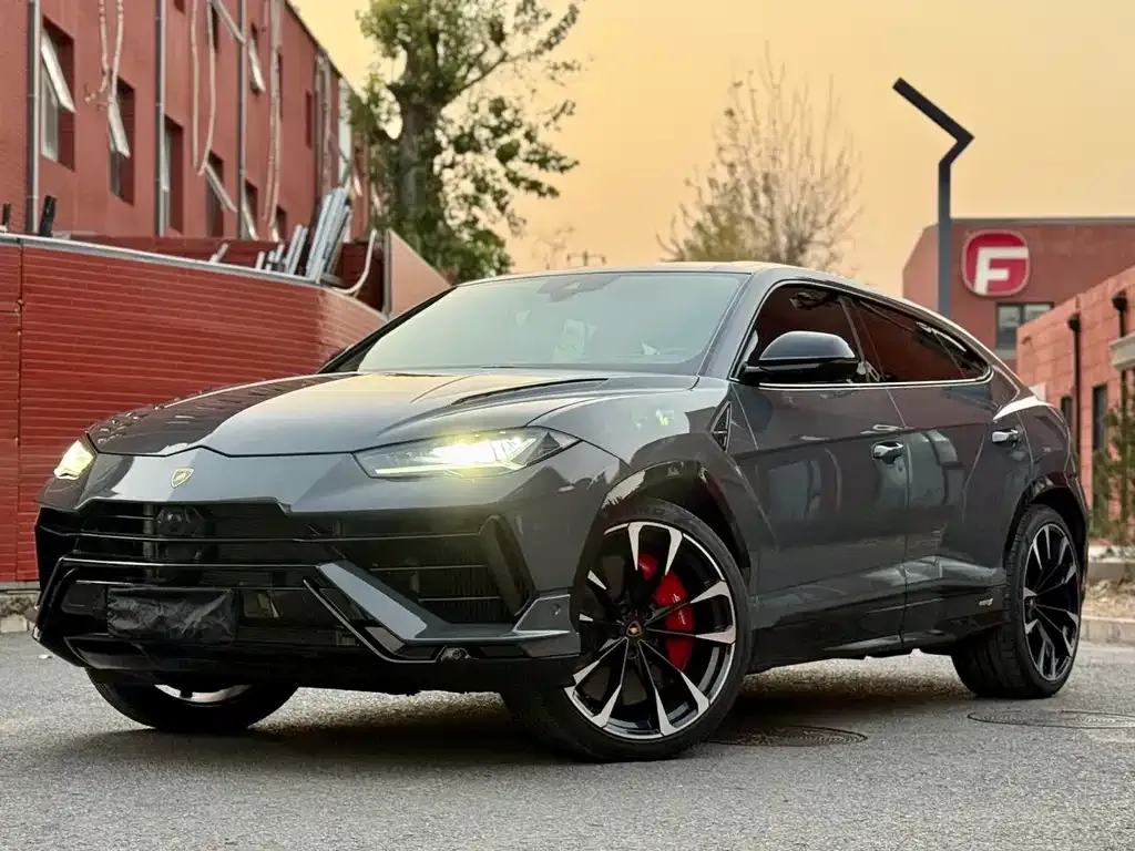 Lamborghini Urus — фото 1