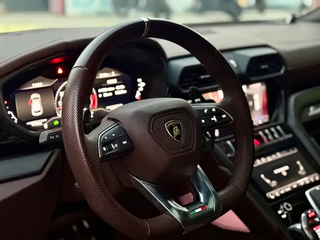 Lamborghini Urus — фото 5