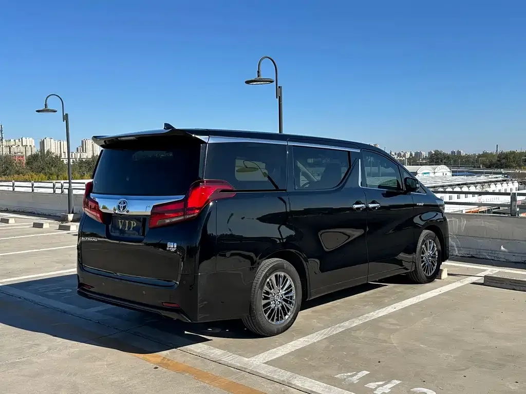 Toyota Alphard — фото 5