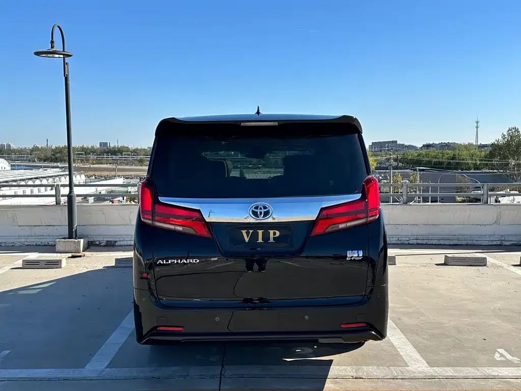 Toyota Alphard — фото 6
