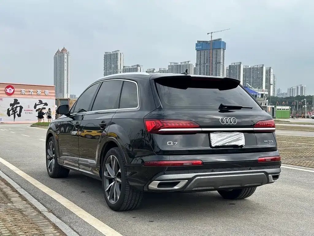 Audi Q7 — фото 4