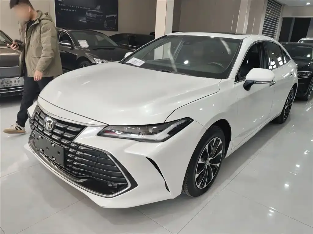 Toyota Avalon — фото 1