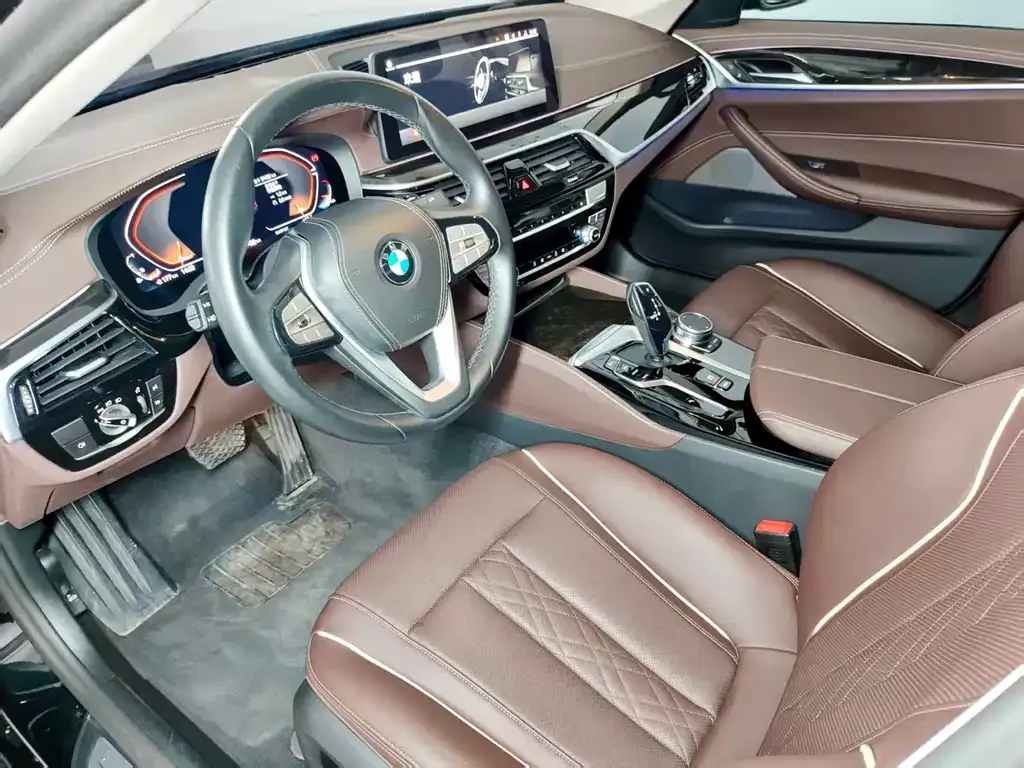 BMW 5 Series — фото 6