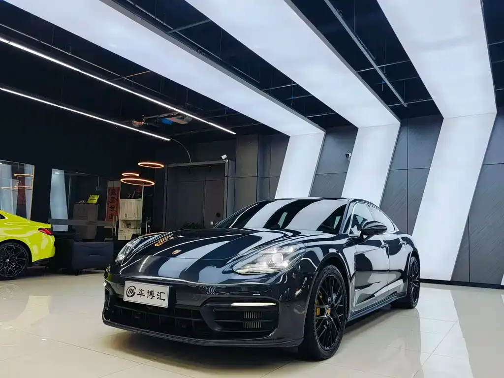 Porsche Panamera — фото 1