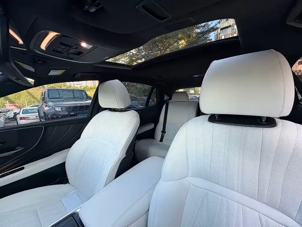 Lexus LS 2022 из CN, фото 8
