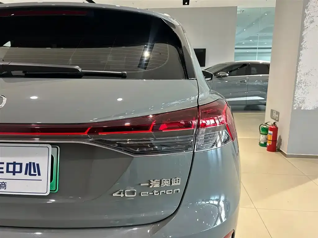 Audi Q4 e-tron — фото 10