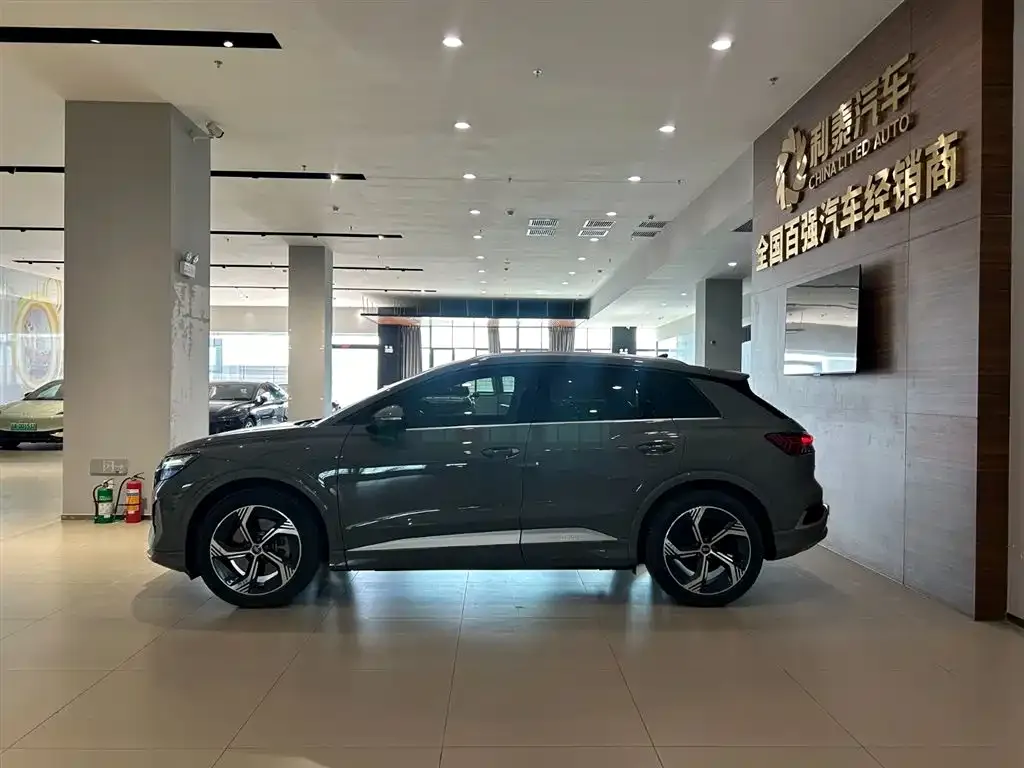 Audi Q4 e-tron — фото 8