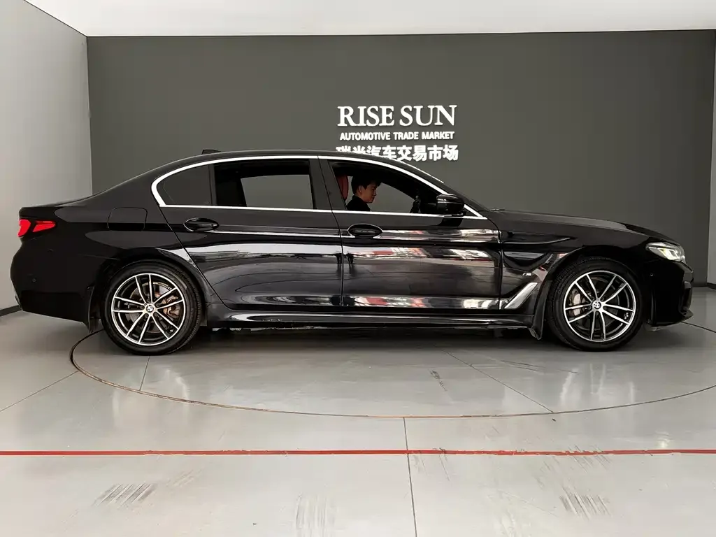 BMW 5 Series New Energy — фото 3