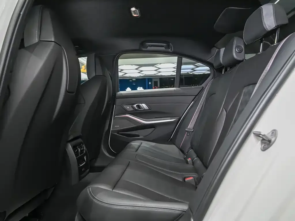 BMW M3 2025 из CN, фото 10