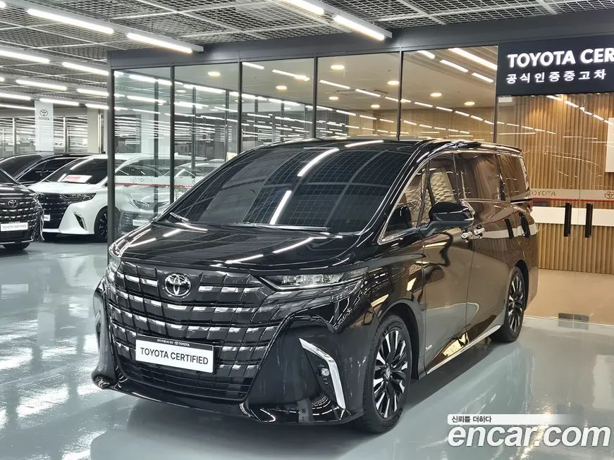 Toyota Alphard — фото 1