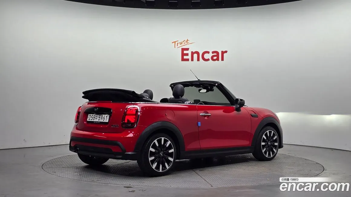 Mini Cooper Convertible 2022 из KR, фото 2