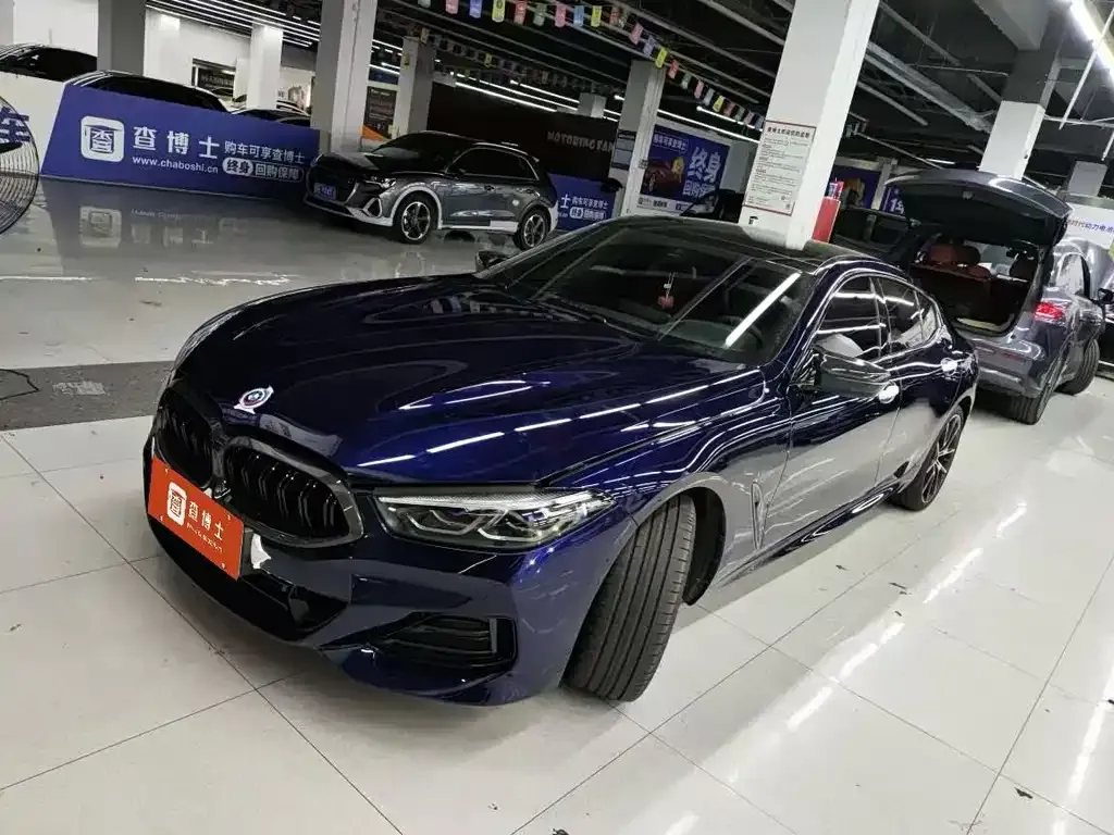 BMW 8 Series — фото 1