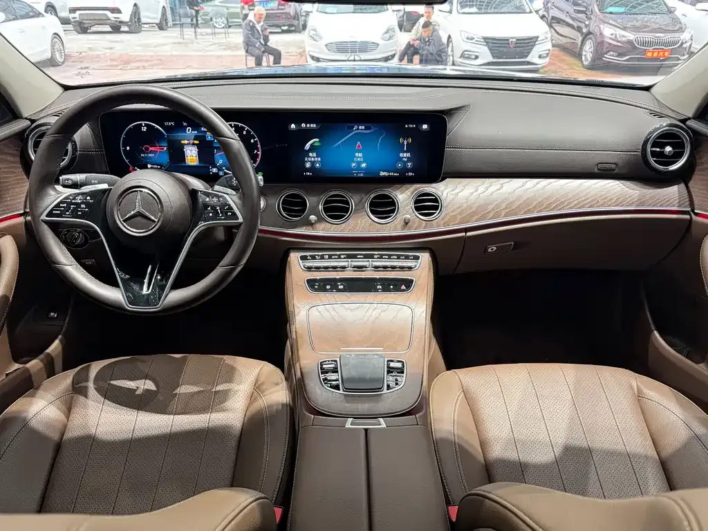 Mercedes-Benz E-Class — фото 10