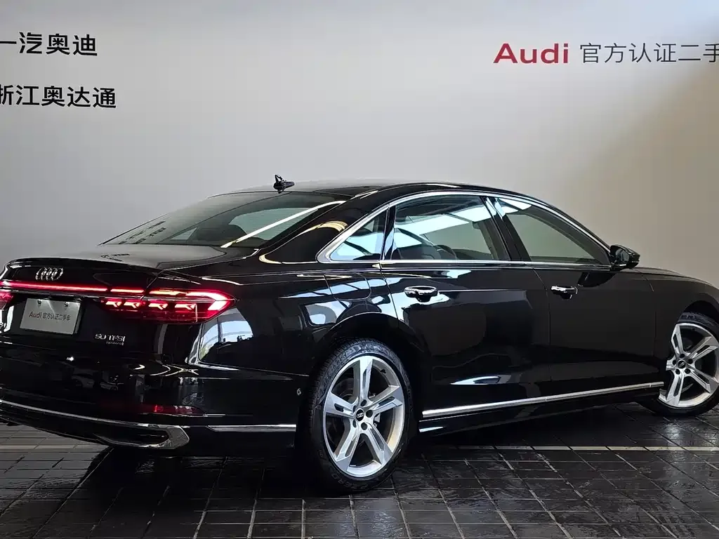 Audi A8 — фото 3